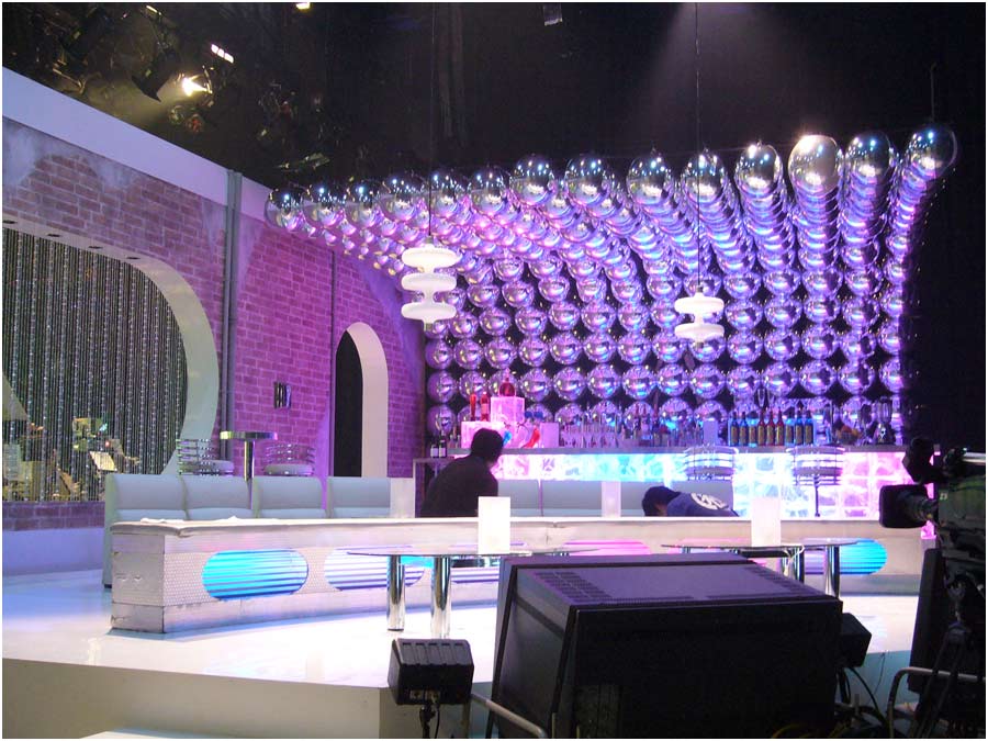 スタジオ舞台風船装飾｜現場施工例