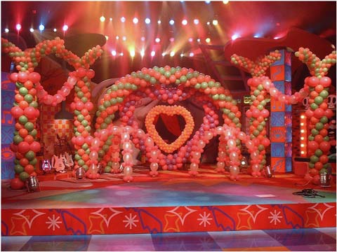 スタジオ舞台バルーンデコレーション｜現場施工例